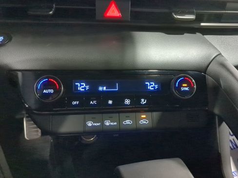 Certified 2025 Hyundai Elantra Sport image 20