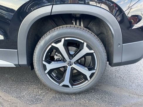 New 2025 Volkswagen Tiguan SE AWD/4WD image 18