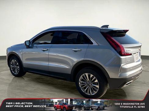 Used 2024 Cadillac XT4 Premium Luxury image 2