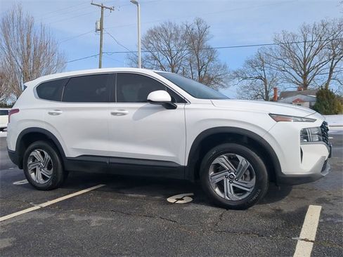 Used 2023 Hyundai Santa Fe SE image 2