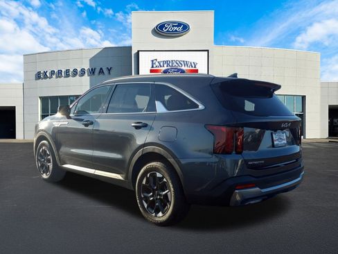 Used 2024 Kia Sorento S w/ Panoramic Sunroof Package image 8