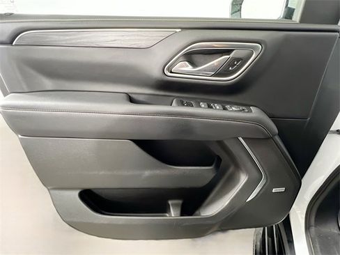 Used 2023 GMC Yukon SLT w/ SLT Premium Package image 34