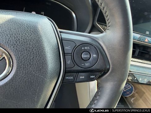 Used 2023 Toyota Venza Limited image 10