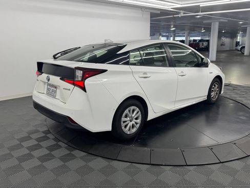 Used 2021 Toyota Prius LE FWD image 5