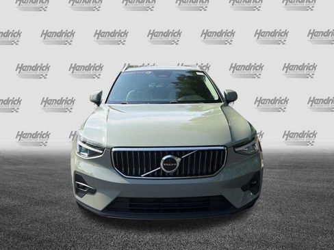 Certified 2023 Volvo XC40 B5 Plus AWD/4WD image 3