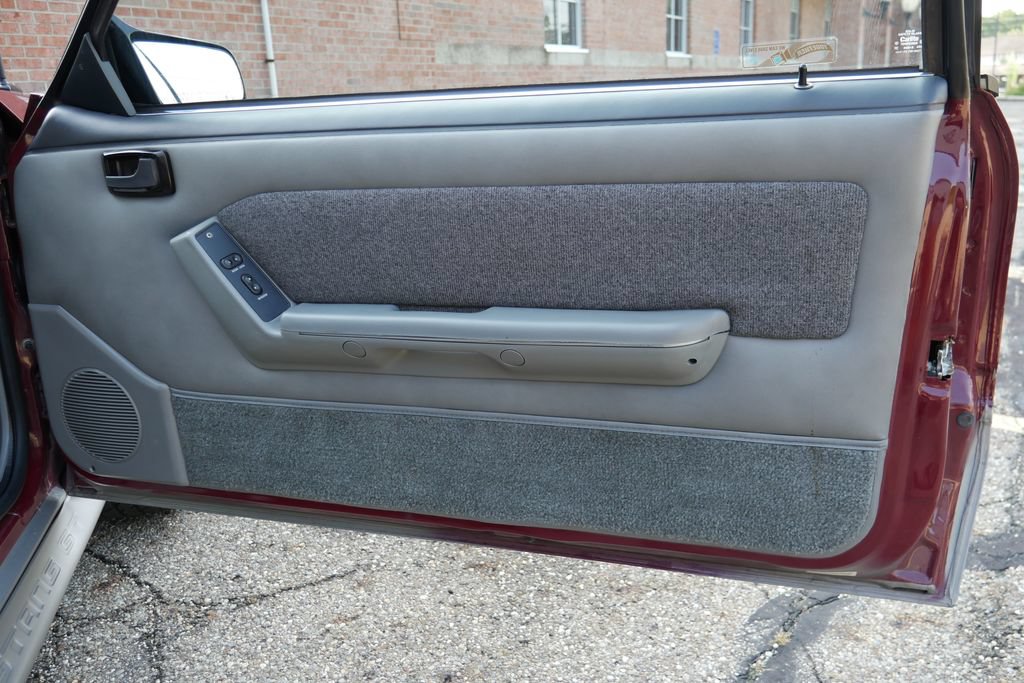 Used 1989 Ford Mustang GT RWD image 12