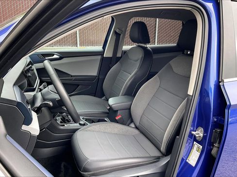 Certified 2022 Volkswagen Taos SE w/ Driver Assistance Package image 19