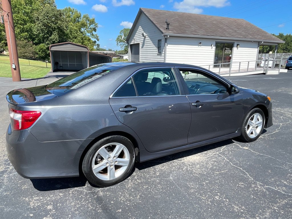 Used 2013 Toyota Camry SE FWD image 6