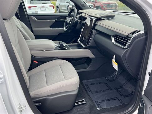 New 2025 GMC Acadia Elevation image 29