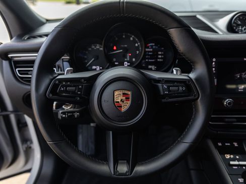 Certified 2023 Porsche Macan image 31