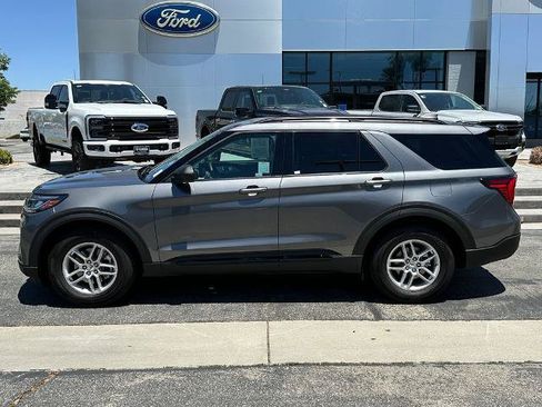 Certified 2026 Ford Explorer Active w/ Active Comfort Package RWD image 3