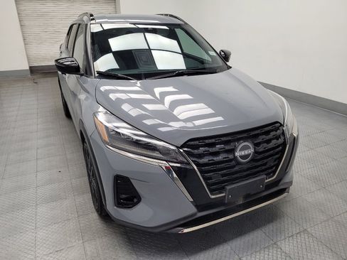 Used 2023 Nissan Kicks SR w/ SR Premium Package FWD image 14