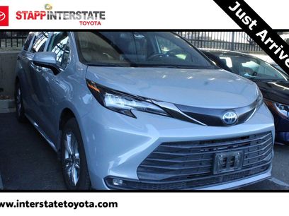 Certified 2022 Toyota Sienna XLE Woodland Edition