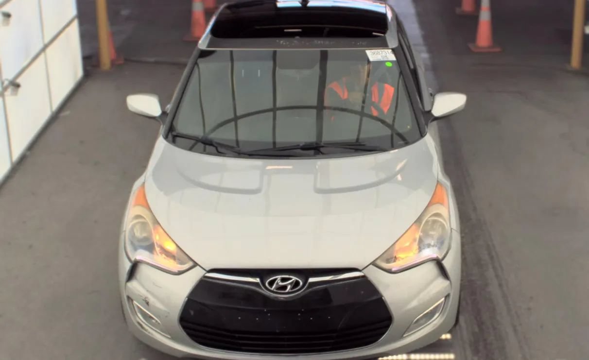 Used 2016 Hyundai Veloster w/ Option Group 02 FWD image 2