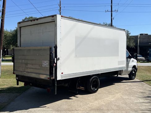 Used 2017 Ford E-350 and Econoline 350 Super Duty image 10