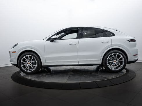 Certified 2025 Porsche Cayenne Coupe image 2