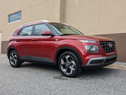 New 2025 Hyundai Venue SEL image 2