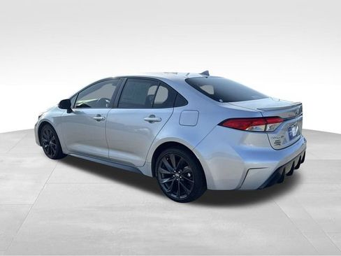Used 2024 Toyota Corolla SE FWD image 3