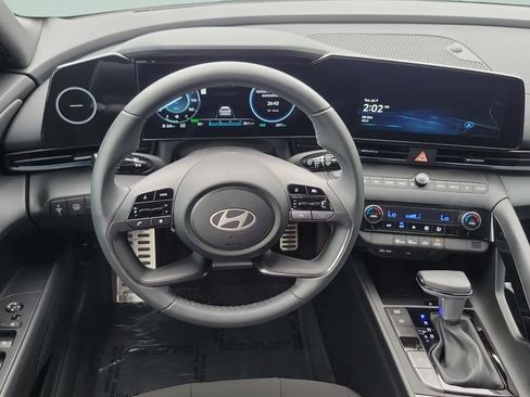 Certified 2025 Hyundai Elantra SEL FWD image 12
