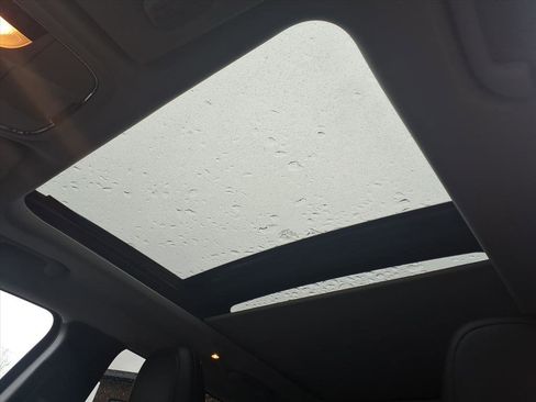 Used 2022 Jeep Cherokee Limited w/ Mopar Interior Package image 22