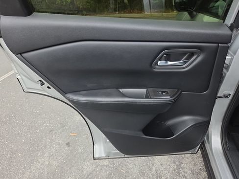 Certified 2025 Nissan Rogue SV FWD image 29