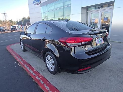 Used 2018 Kia Forte LX image 2