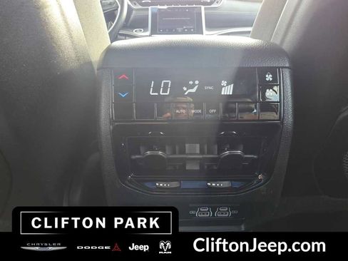 Used 2023 Jeep Grand Cherokee L Laredo AWD/4WD image 21