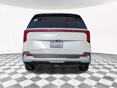 Used 2026 Kia Carnival image 11