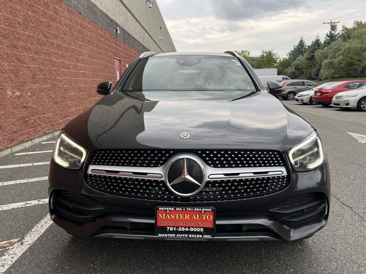 Used 2020 Mercedes-Benz GLC 300 4MATIC w/ AMG Line image 2