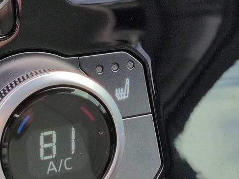 Used 2021 Toyota Highlander XLE image 23