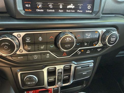 Used 2021 Jeep Gladiator Mojave AWD/4WD image 39