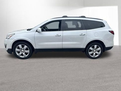 Used 2016 Chevrolet Traverse LT w/ Style and Technology Package FWD image 2