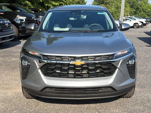 New 2026 Chevrolet Trax LS w/ LS Convenience Package FWD image 2