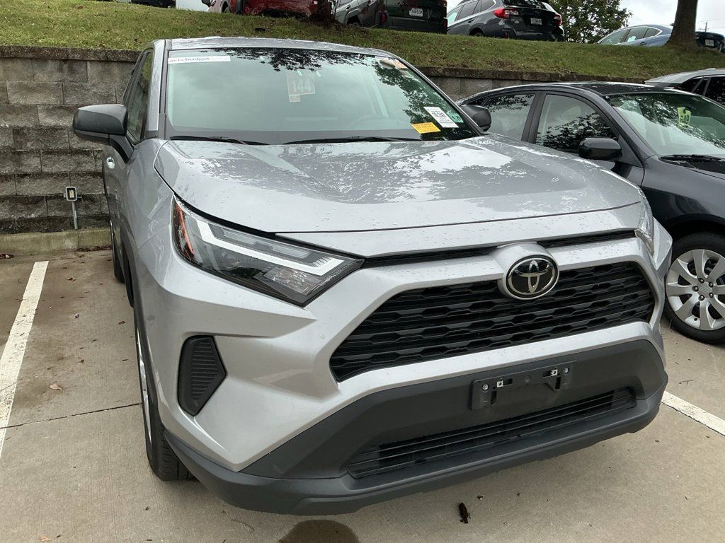 Used 2025 Toyota RAV4 LE AWD/4WD image 10