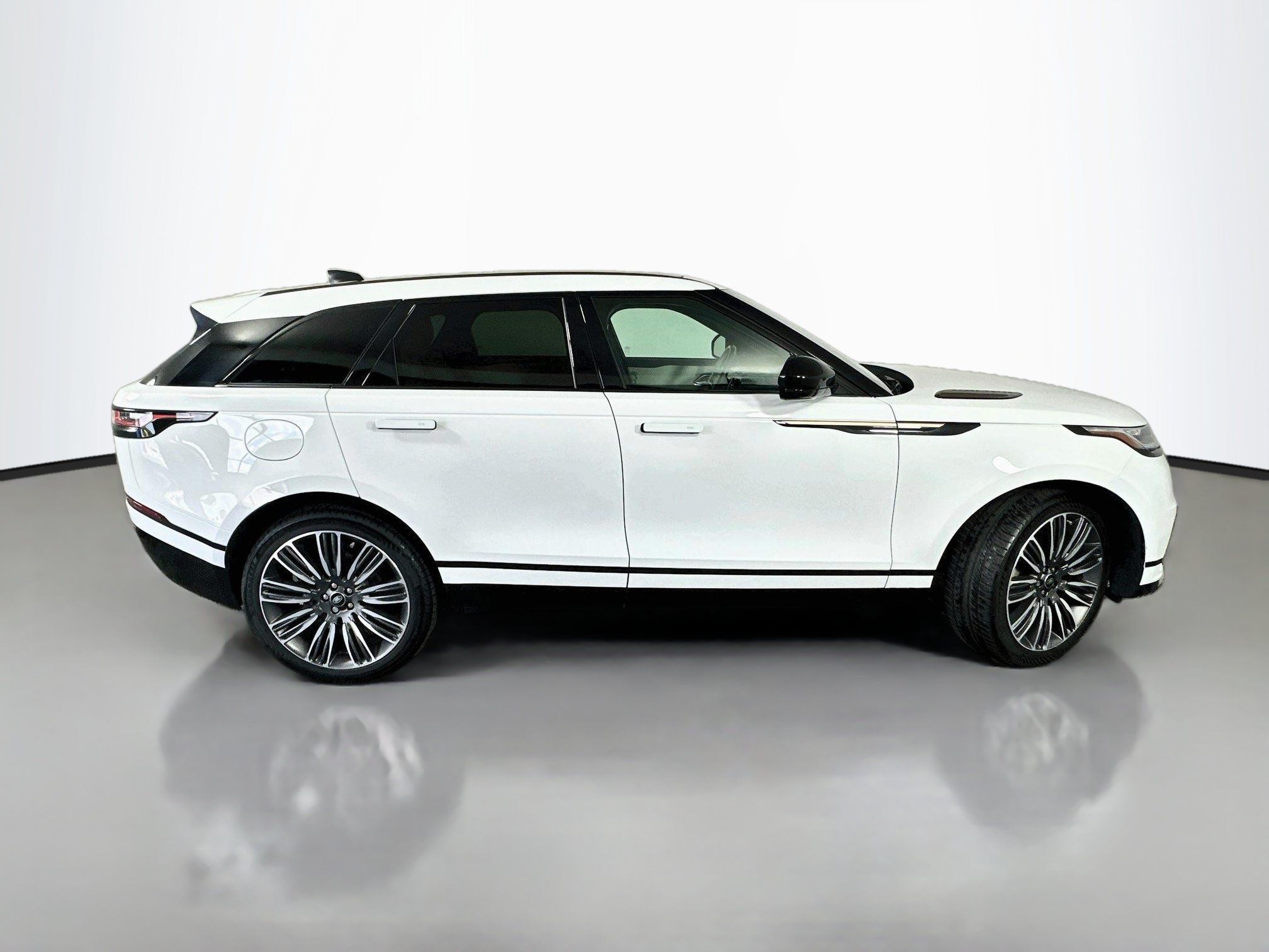 Used 2022 Land Rover Range Rover Velar R-Dynamic S AWD/4WD image 8