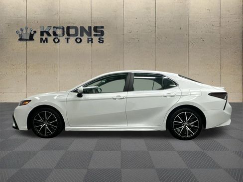 Used 2023 Toyota Camry SE image 4