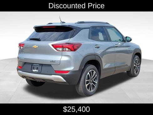 Used 2025 Chevrolet TrailBlazer LT w/ Convenience Package AWD/4WD image 3