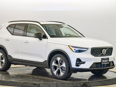 New 2026 Volvo XC40 B5 Plus w/ Protection Package Premier image 6