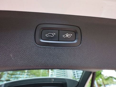 Used 2017 Volvo XC90 T6 Momentum w/ Vision Package image 34