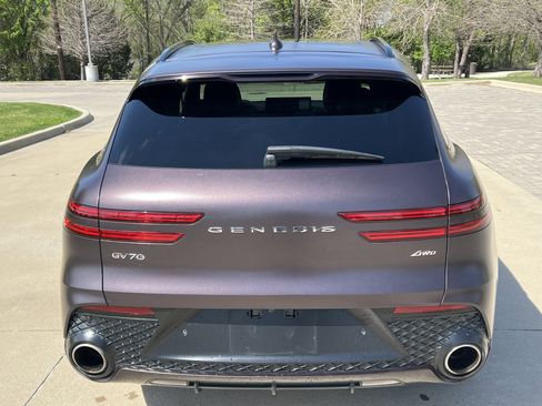 Used 2023 Genesis GV70 2.5T w/ Sport Prestige Package image 10