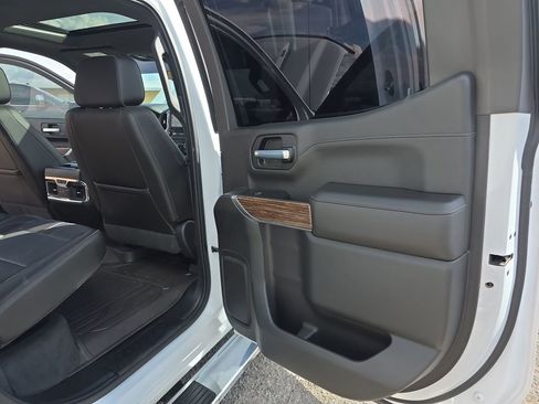 Used 2019 Chevrolet Silverado 1500 High Country w/ Technology Package AWD/4WD image 31