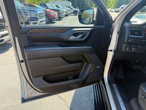 Used 2021 Chevrolet Suburban High Country AWD/4WD image 34