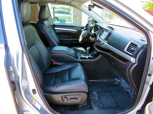 Used 2018 Toyota Highlander XLE image 21