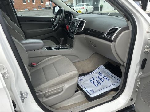 Used 2011 Jeep Grand Cherokee Laredo w/ Security & Convenience Group image 10