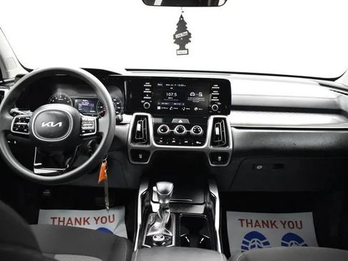 Used 2023 Kia Sorento LX FWD image 19