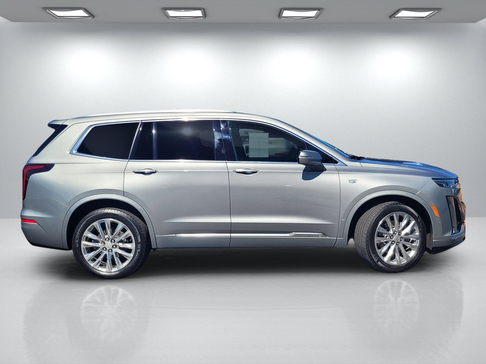 Certified 2023 Cadillac XT6 Premium Luxury w/ Technology Package AWD/4WD image 3