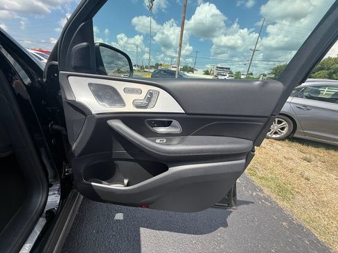 Used 2025 Mercedes-Benz GLS 450 4MATIC image 24