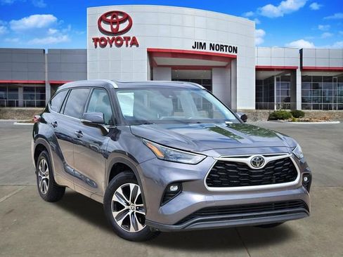 Used 2022 Toyota Highlander XLE image 1