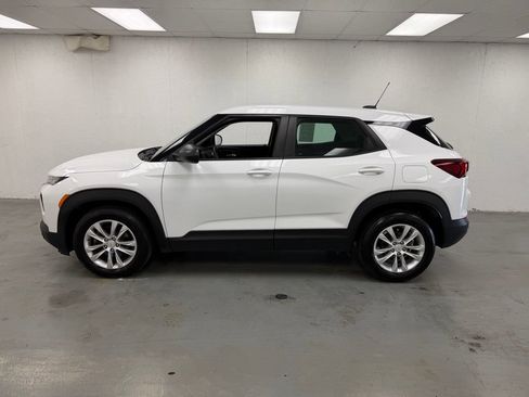 Used 2021 Chevrolet TrailBlazer LS FWD image 2