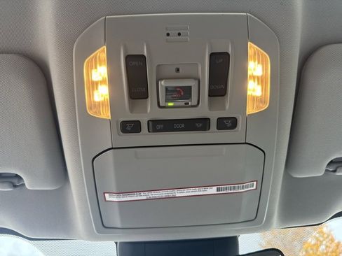 Used 2021 Toyota Highlander Limited image 29